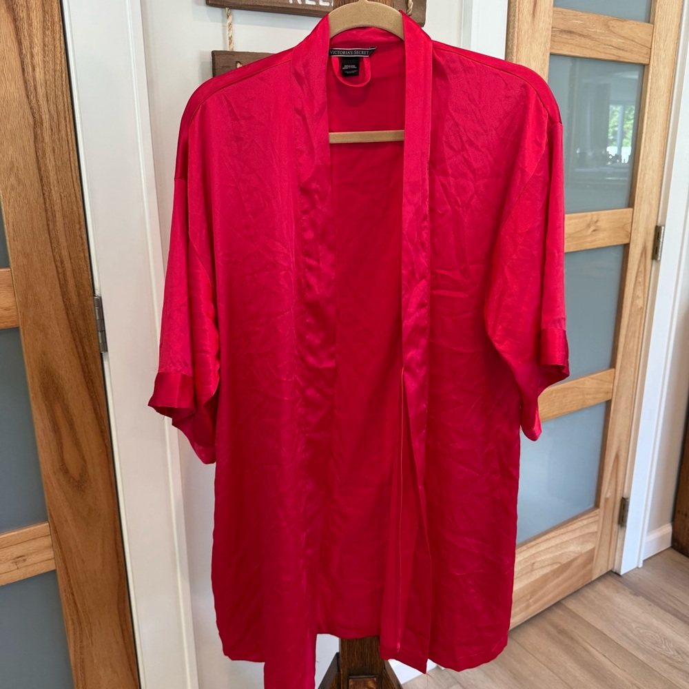 Victoria’s Secret Red Satin Kimono Robe with Side Pockets Women’s Size S/M EUC